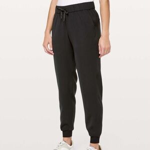 LULULEMON Black On The Fly Jogger Travel Woven Mid Rise Active Comfy Pants Sz 8